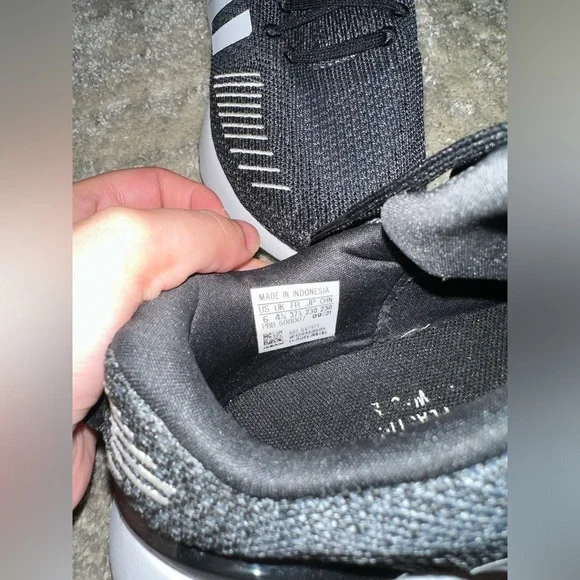 ADIDAS swift run 22 running shoes. Size 6. Excellent condition. - Picture 7 of 8